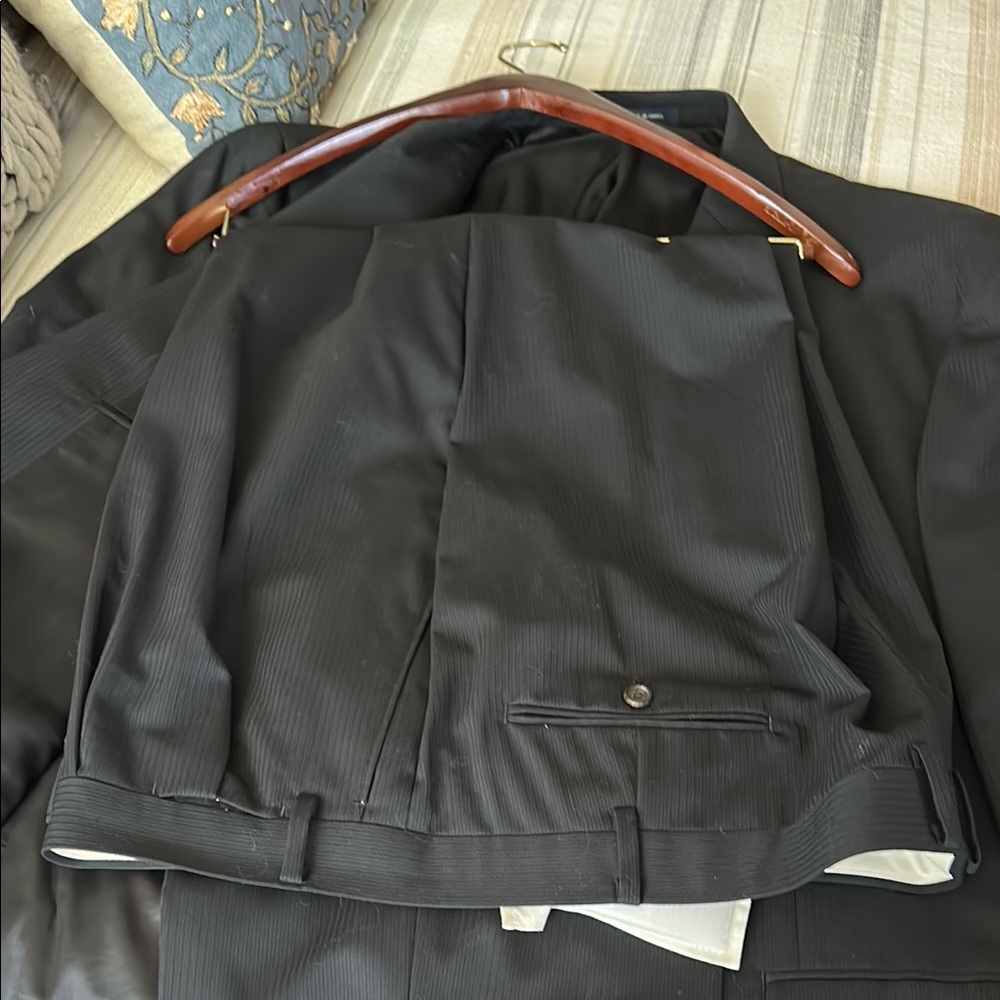Ralph Lauren Elegant Black Suit Jacket and matching slacks - Picture 3 of 3